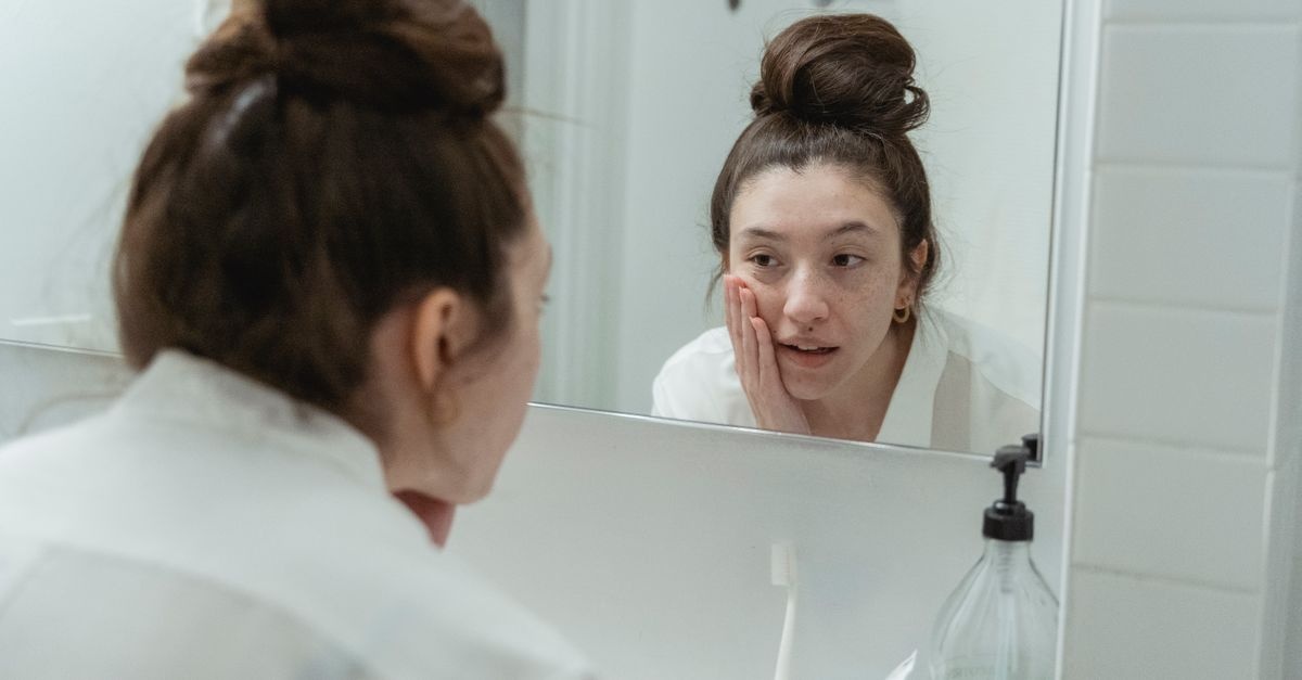 Leczenie cery trądzikowej — sprawdzone metody i porady dermatologiczne