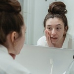 Leczenie cery trądzikowej — sprawdzone metody i porady dermatologiczne